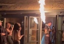 Rapper tai tieng o My dung sung phun lua gay nao loan trong dem hinh anh