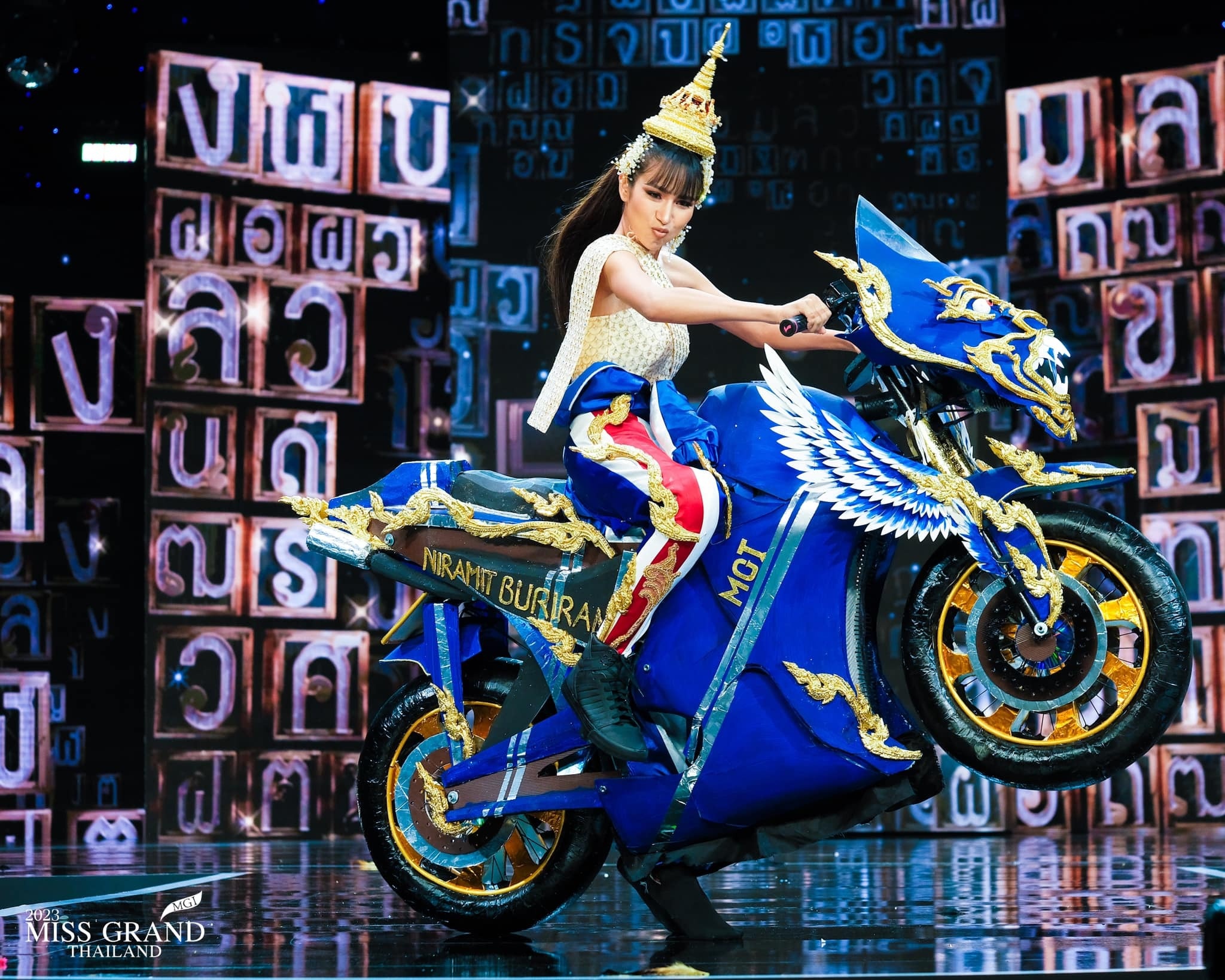 Hoa hau Hoa binh anh 3