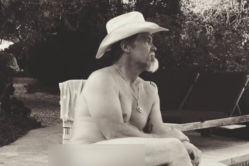 'Thanos' Josh Brolin bi che lo lang khi dang anh khoa than hinh anh