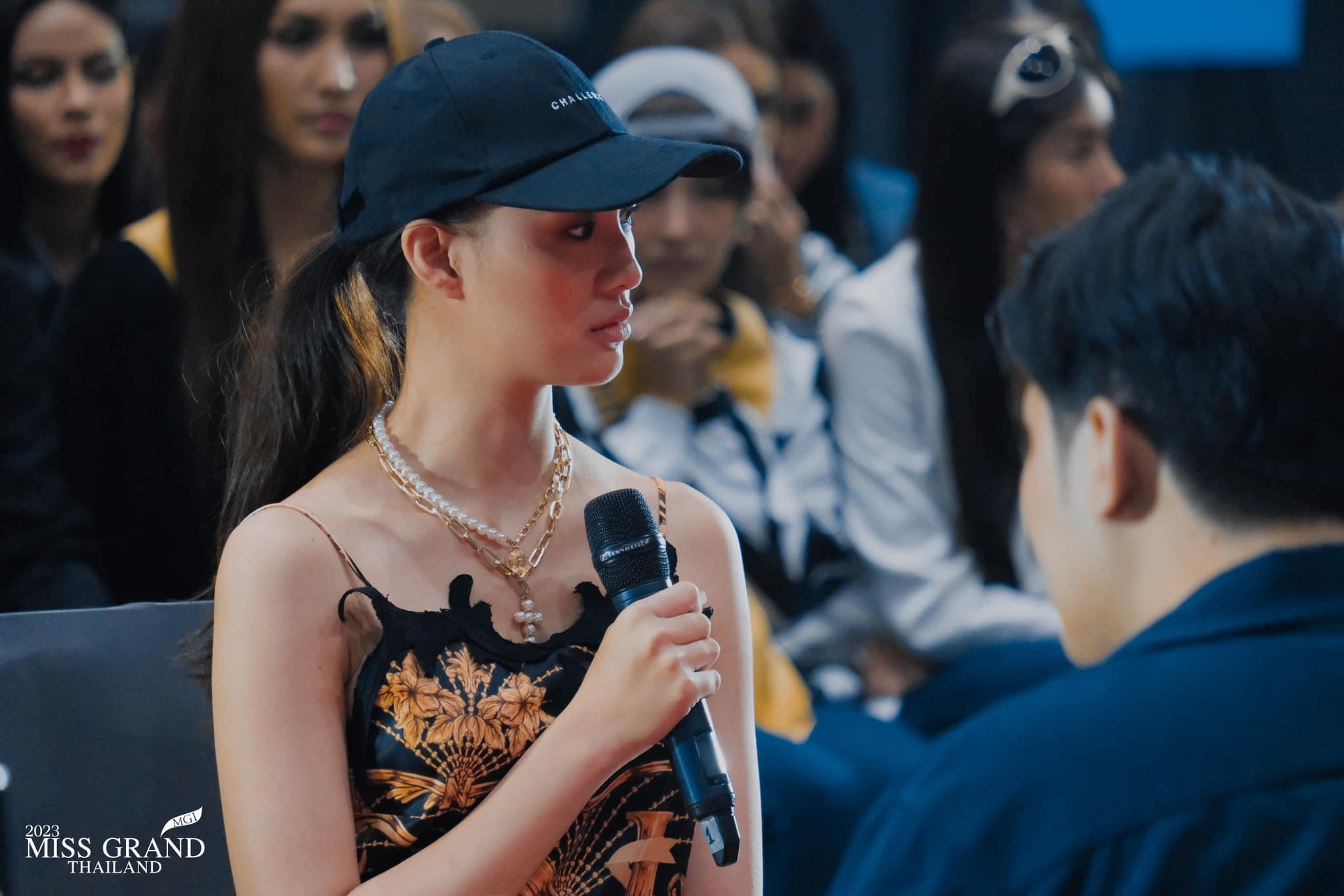 Hoa hau Hoa binh anh 2