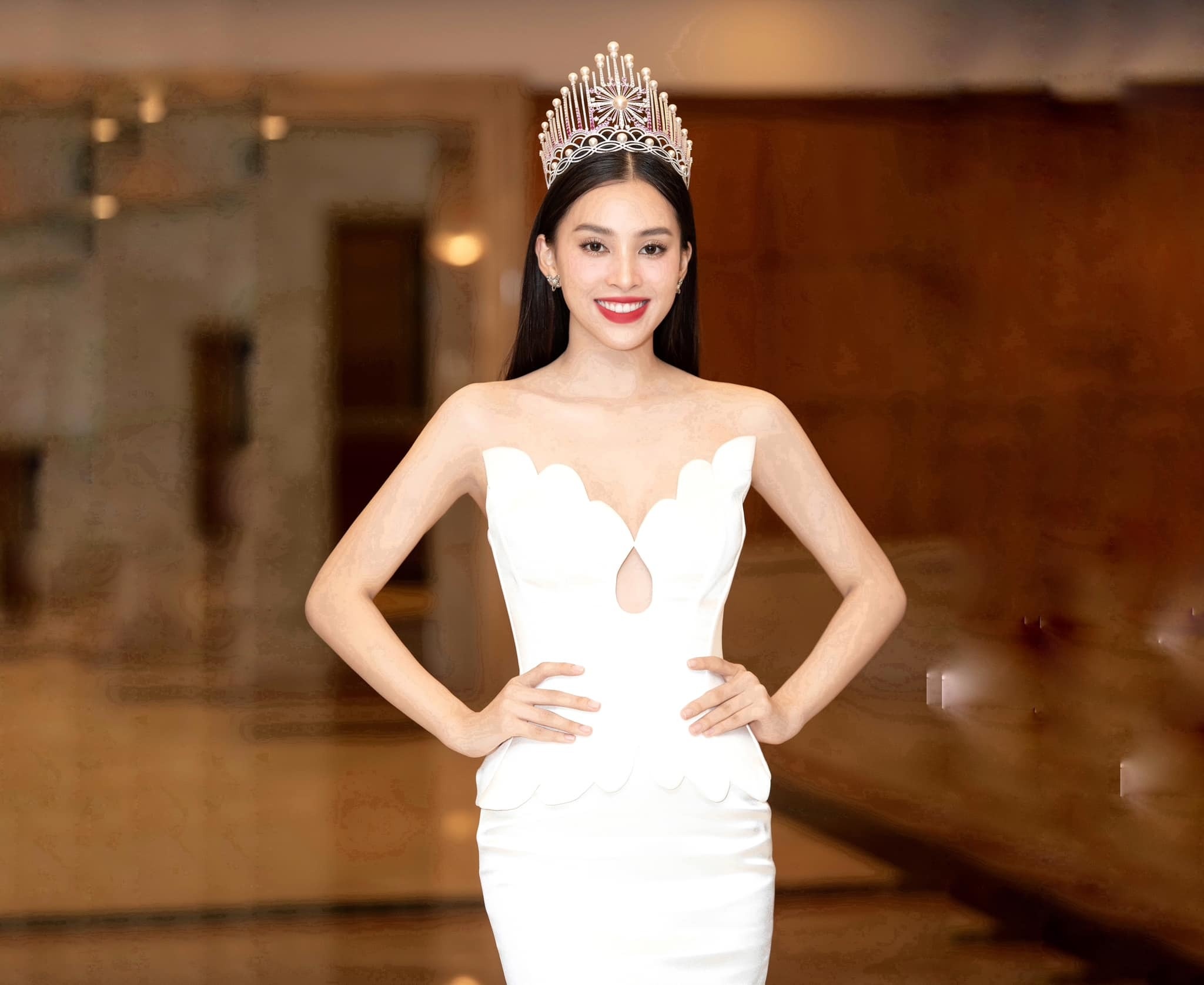 Hoa hau Tieu Vy anh 1