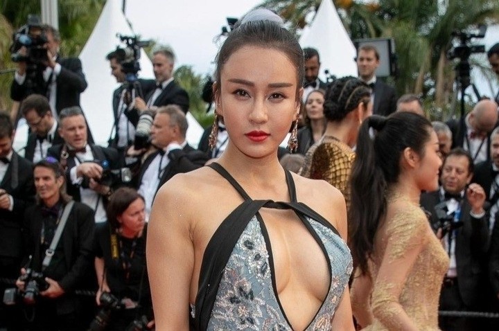 Bat on chong chat dang bua vay Lien hoan phim Cannes hinh anh