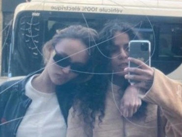 Con gai Johnny Depp cong khai yeu dong gioi hinh anh