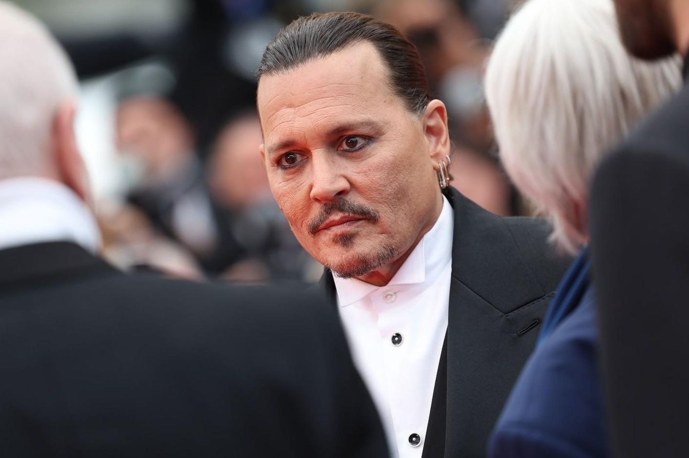 Johnny Depp nghen ngao khi duoc vo tay 7 phut tai Cannes hinh anh