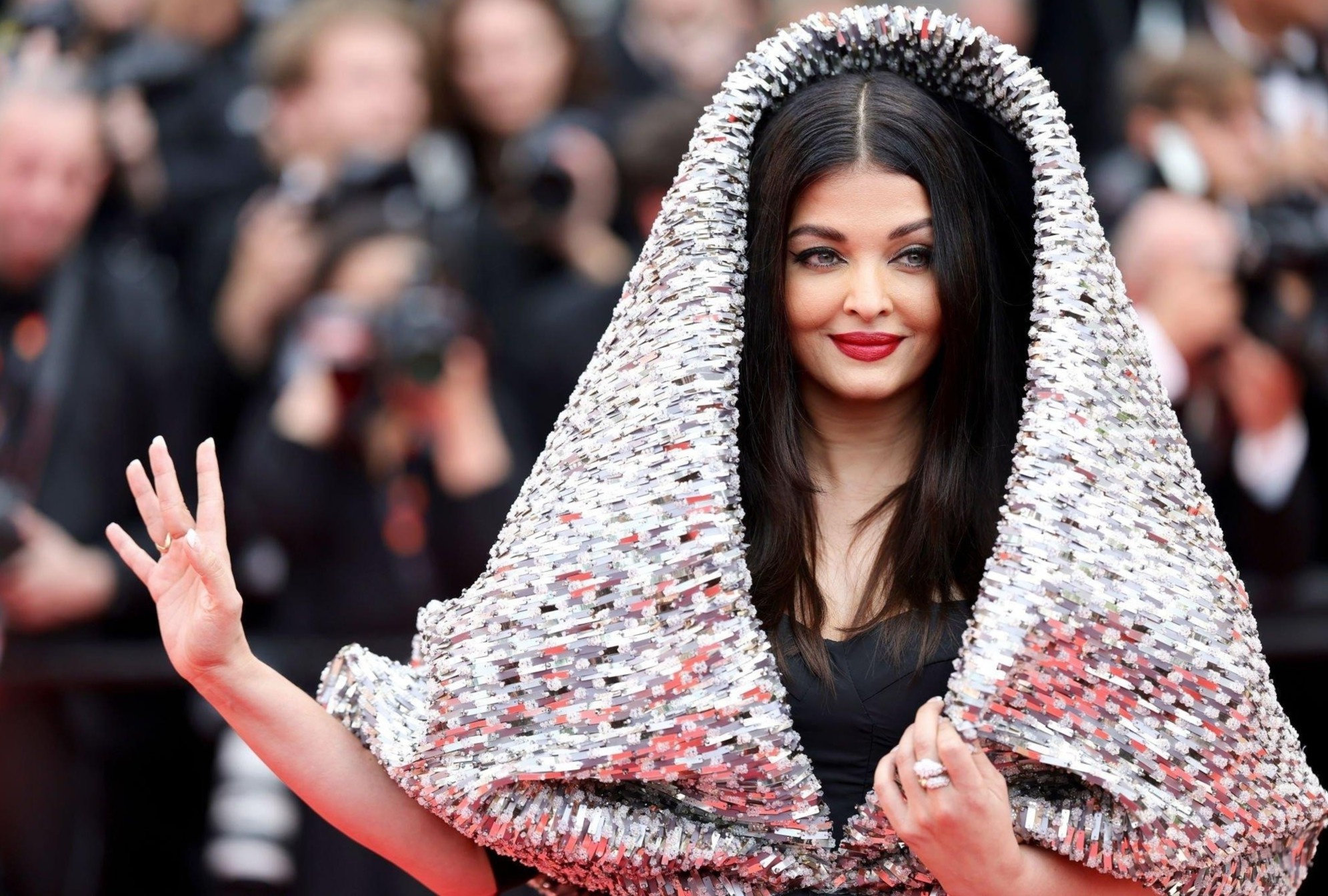 Hoa hau dep nhat moi thoi dai long lay tren tham do LHP Cannes hinh anh