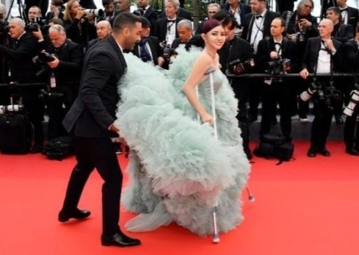 Dien vien Campuchia chong nang tren tham do Cannes hinh anh