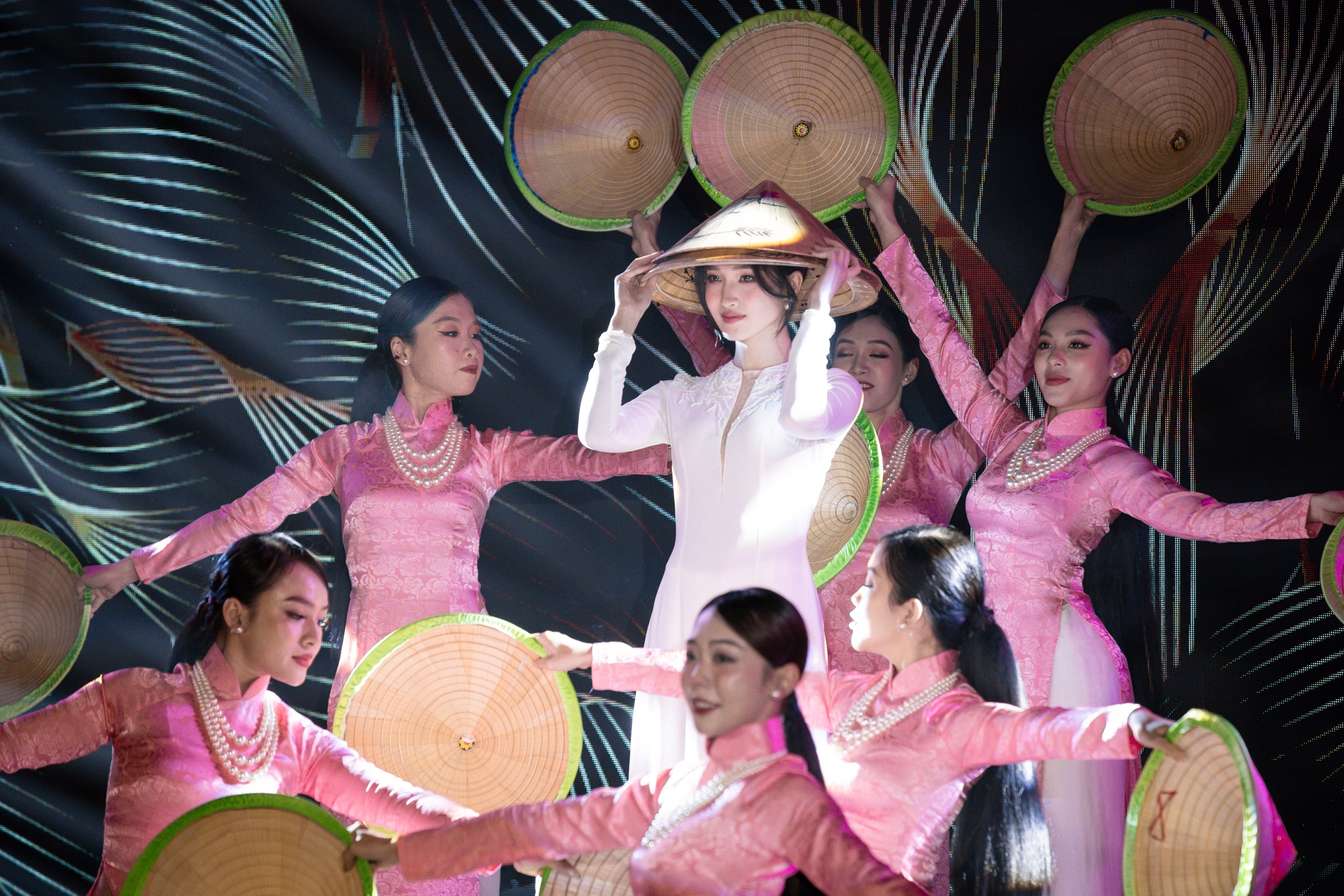 Hoa hau Quoc te anh 11