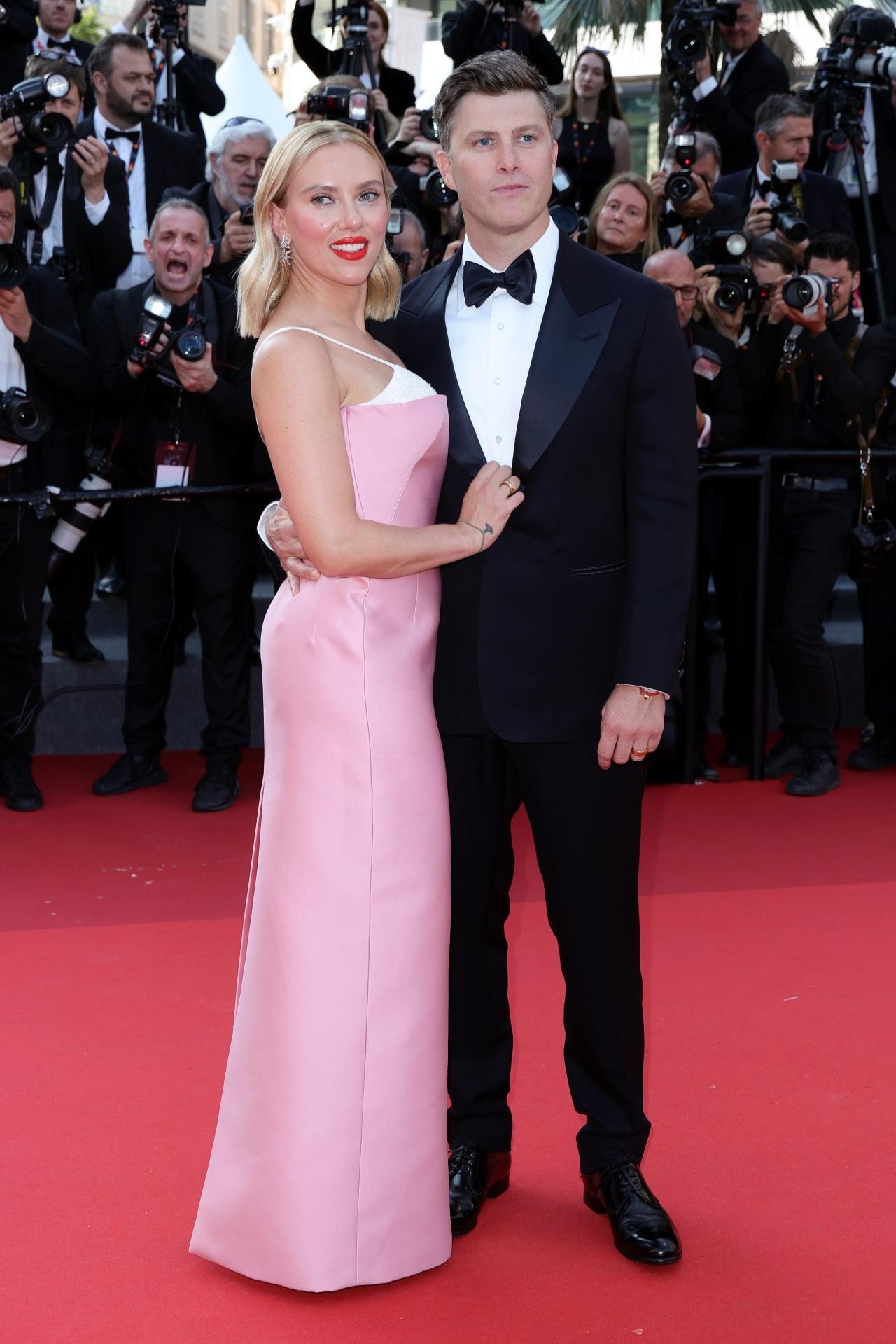 trang phuc H'Mong o Cannes anh 8