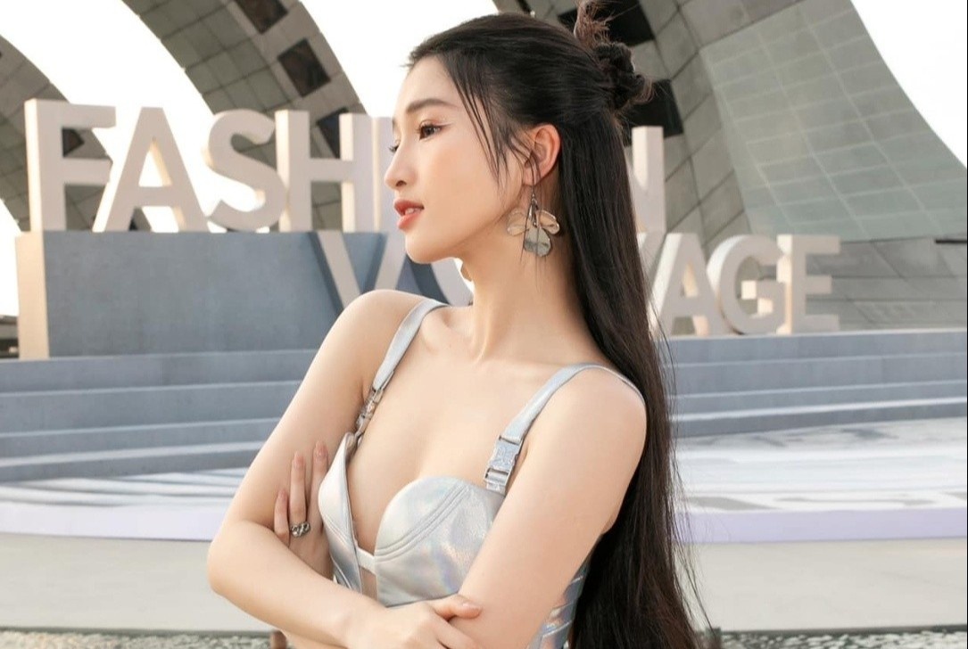 A hau Phuong Nhi di hoc lai hinh anh