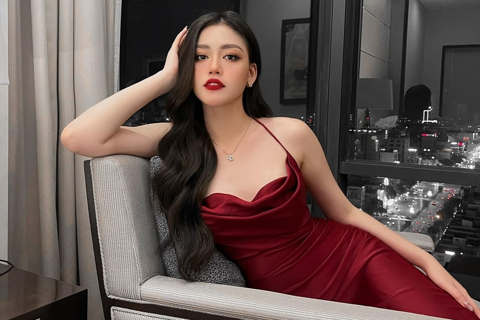 Co gai tu nhan la 'Hoa hau Sieu quoc gia Viet Nam' co qua lo bich? hinh anh