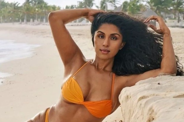 Hoa hau dau tien bay vao khong gian hinh anh