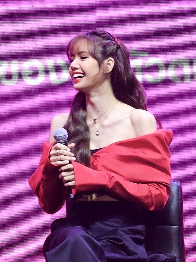 Lisa mặc đồ Công Trí ảnh 2 Lisa mac do Cong Tri anh 2