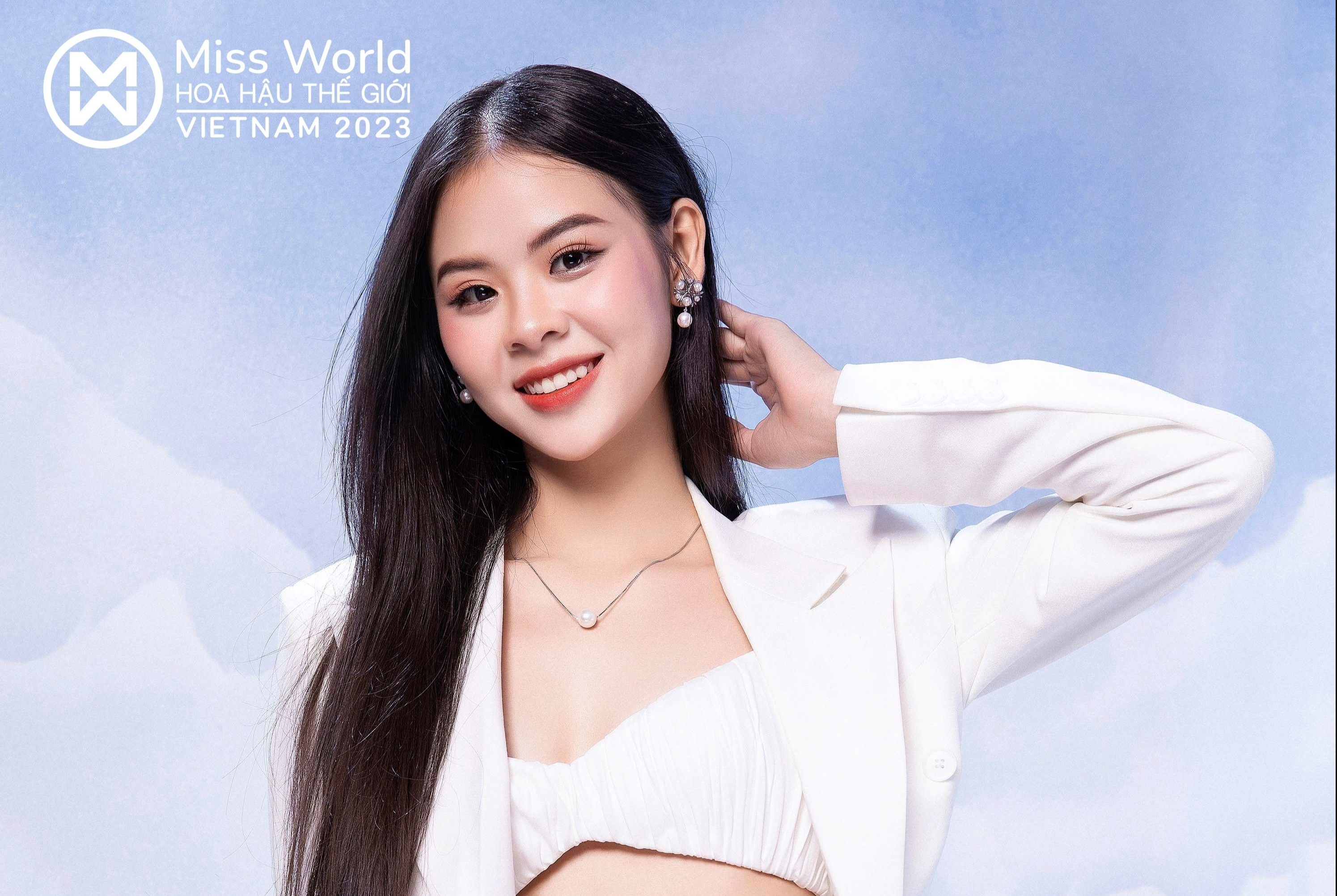 Hoa khoi bong chuyen va 58 thi sinh Hoa hau The gioi Viet Nam khoe sac hinh anh