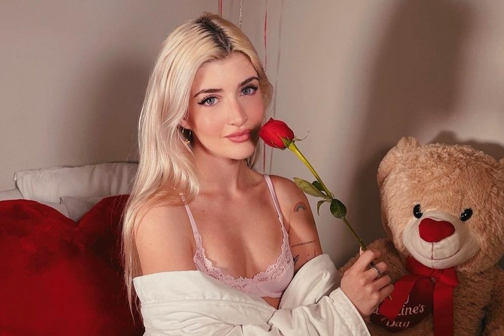 Con gai Charlie Sheen kiem tien bang noi dung 18+ hinh anh