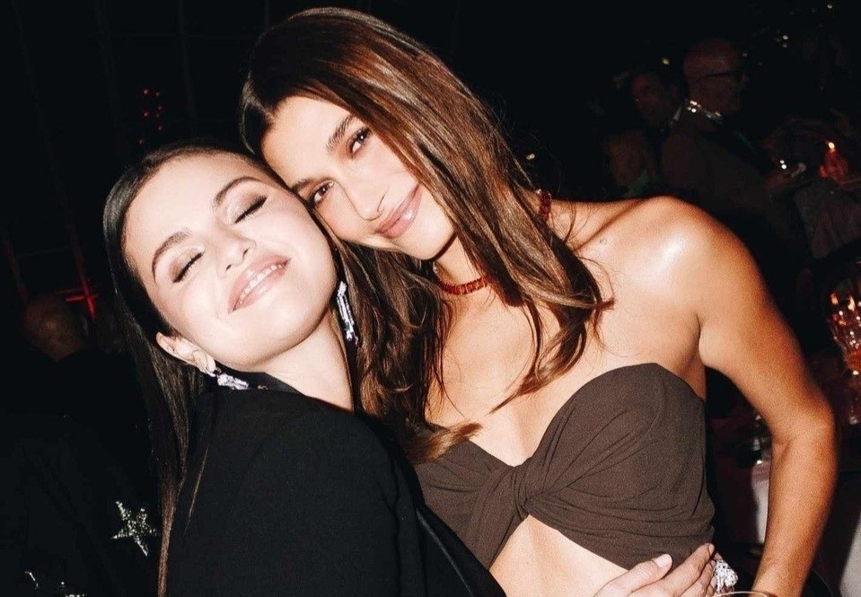Phan ung cua vo Justin Bieber khi Selena Gomez bi tan cong hinh anh