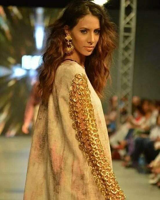 Hoa hậu qua đời ảnh 2 Hoa hau qua doi anh 2