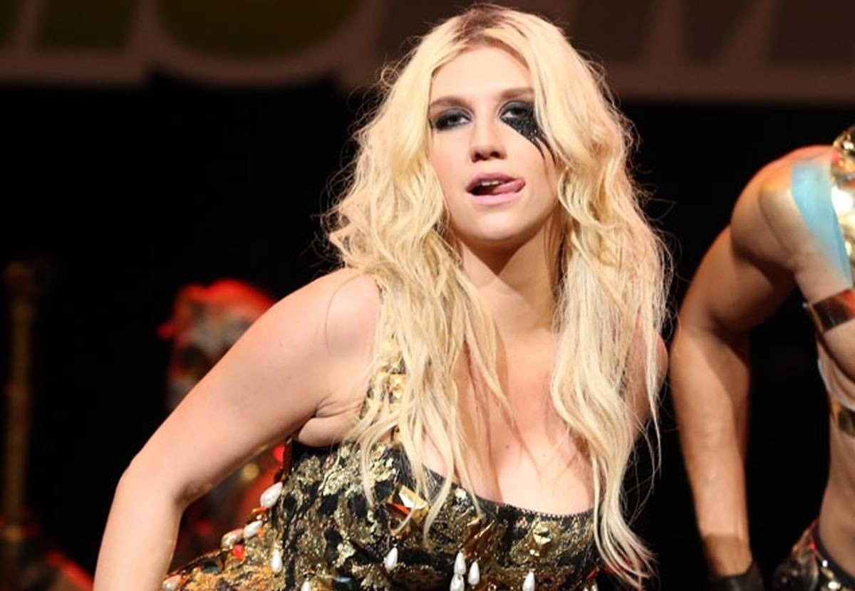 Rapper Kesha bi bien chung nghiem trong khi tru dong trung hinh anh