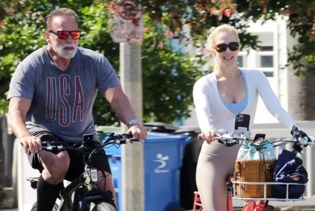 Moi tinh cua tai tu 76 tuoi va ban gai kem 27 tuoi hinh anh