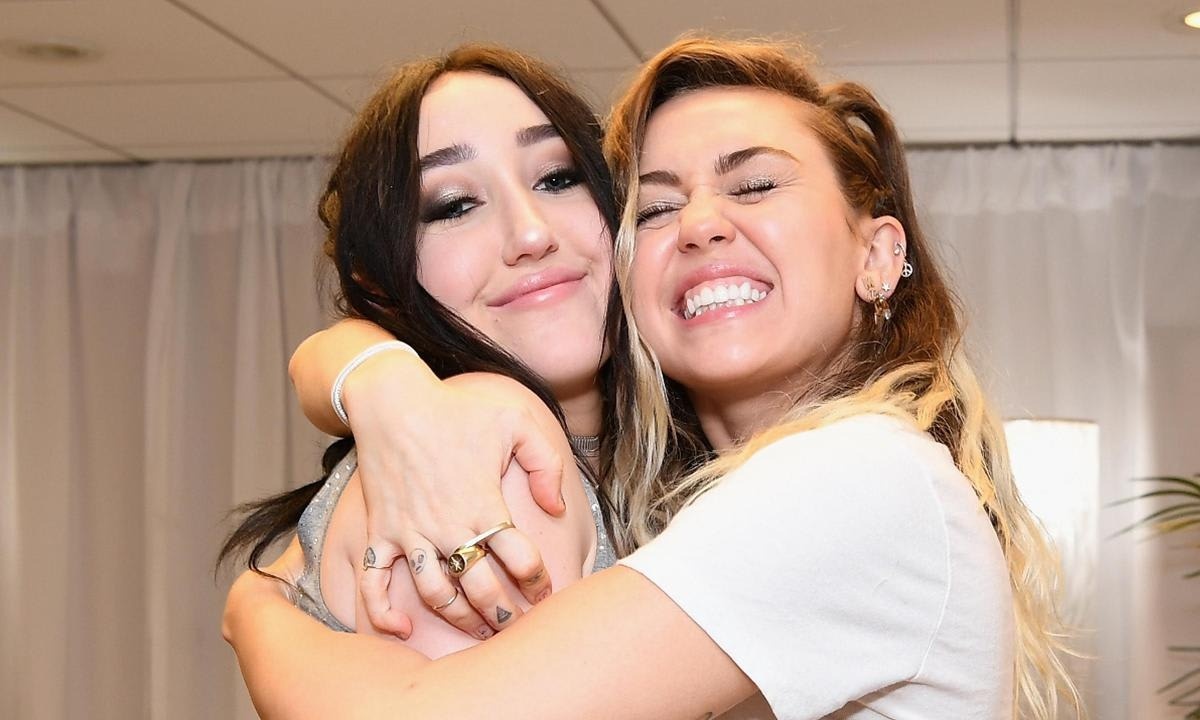 Em gai Miley Cyrus anh 3