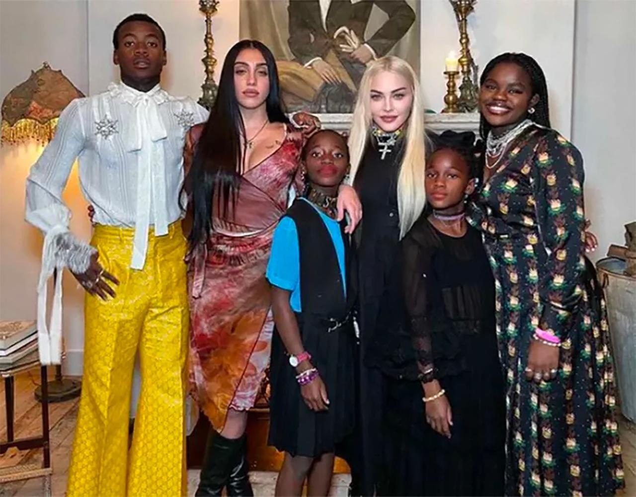 Madonna nhap vien anh 2