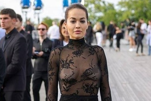 Rita Ora mac nhu khong khi di xem thoi trang hinh anh