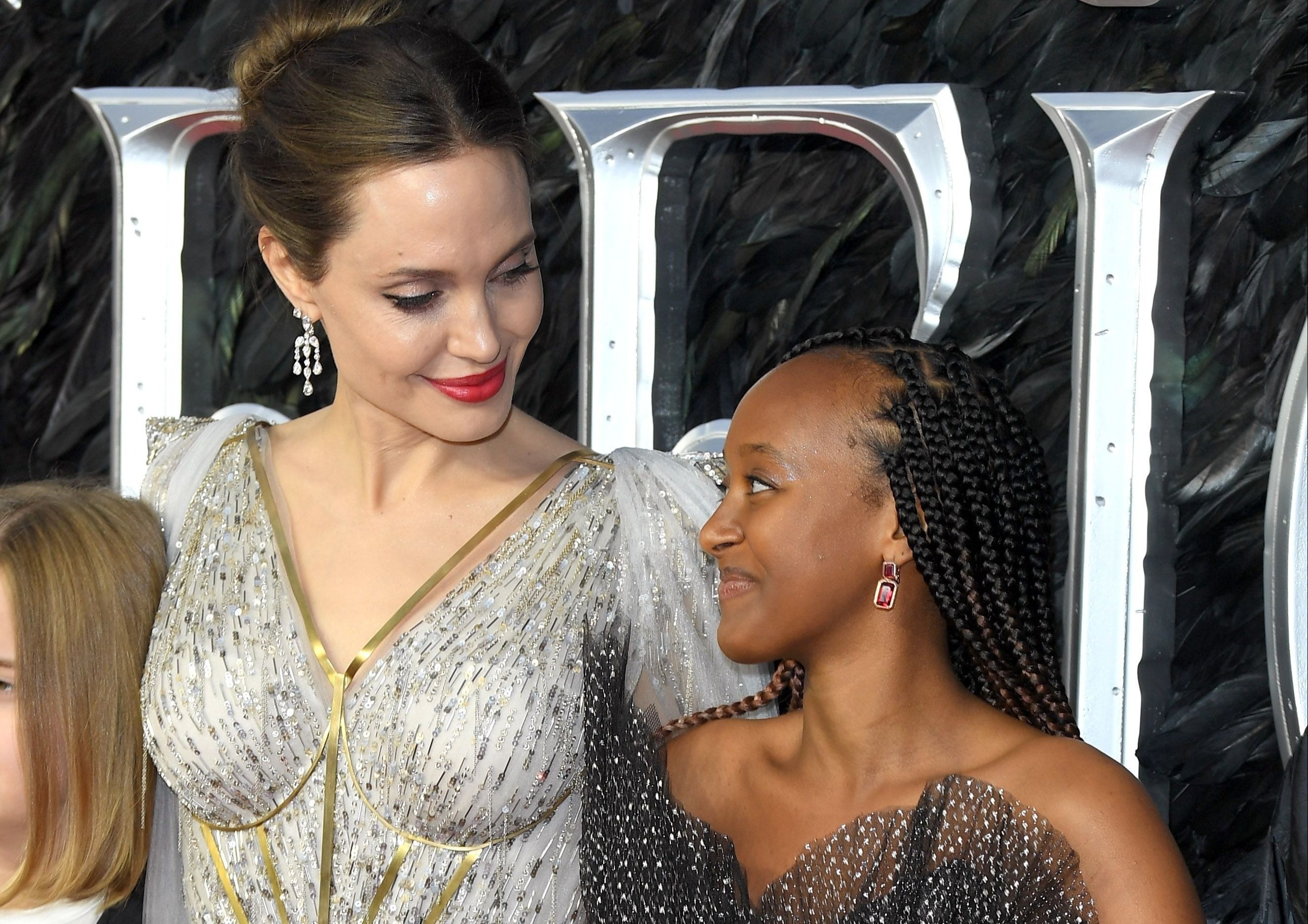 Angelina Jolie lo so con gai gap nguy hiem hinh anh