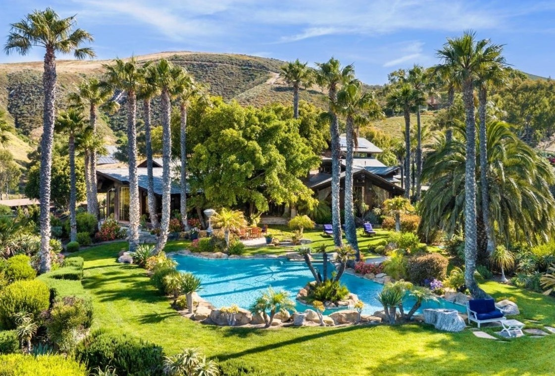 Dinh thu bien 33 trieu USD cua dao dien James Cameron hinh anh