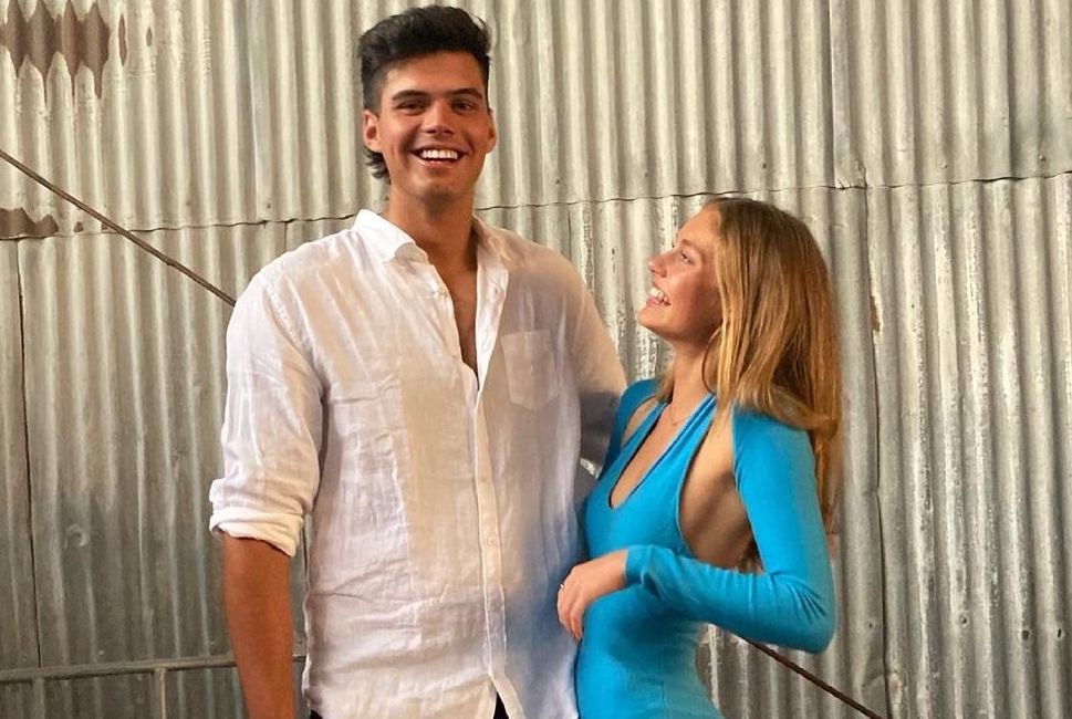 A hau Hoan vu 2023 trong nho be truoc ban trai cao 2,11 m hinh anh