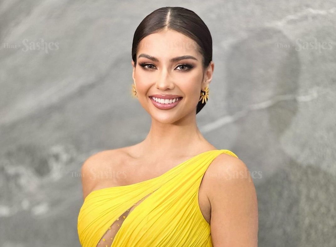 Nguoi dep Thai Lan duoc khen nho cach xu ly su co trang phuc hinh anh