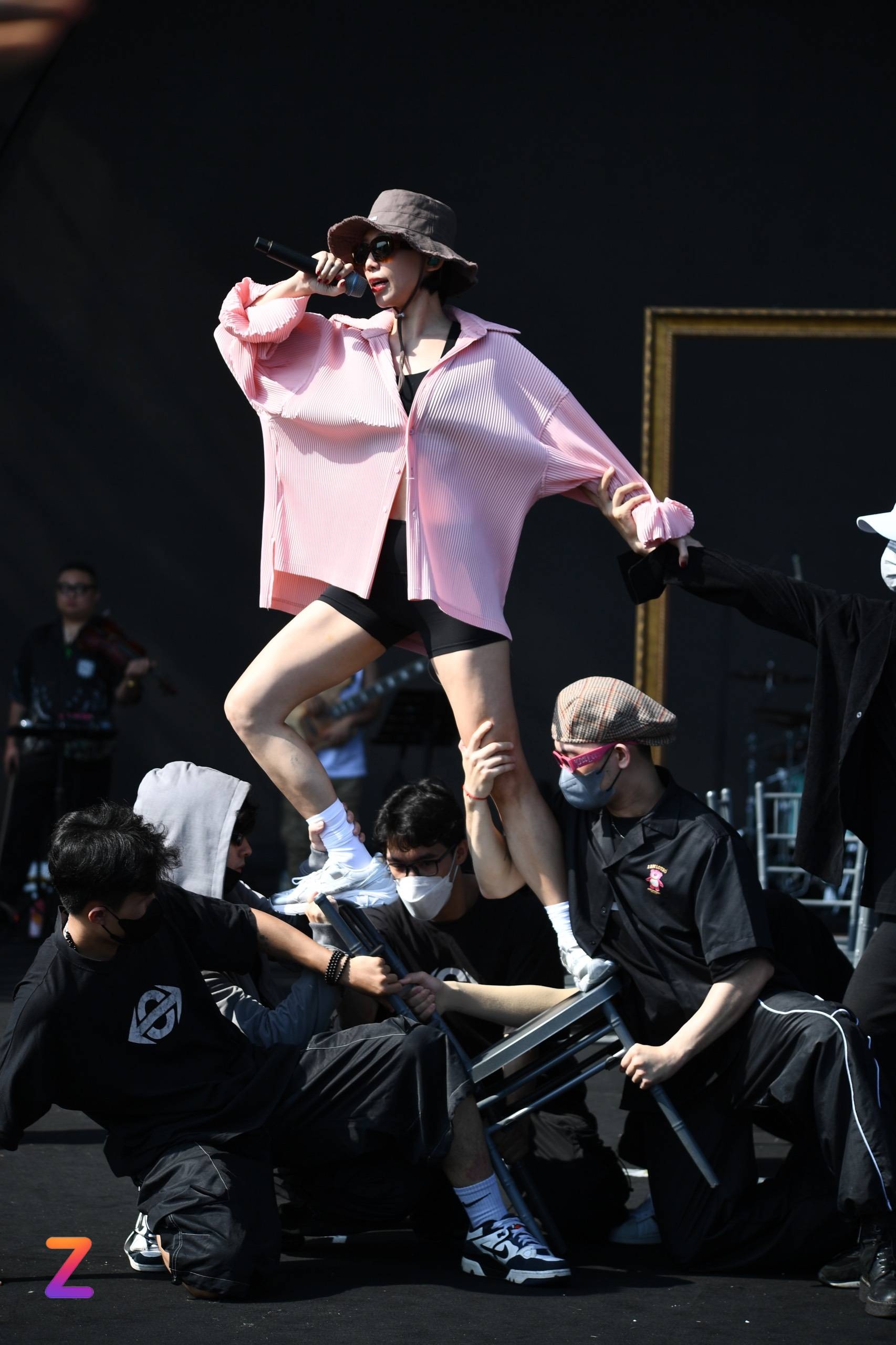 Toc Tien tong duyet anh 4