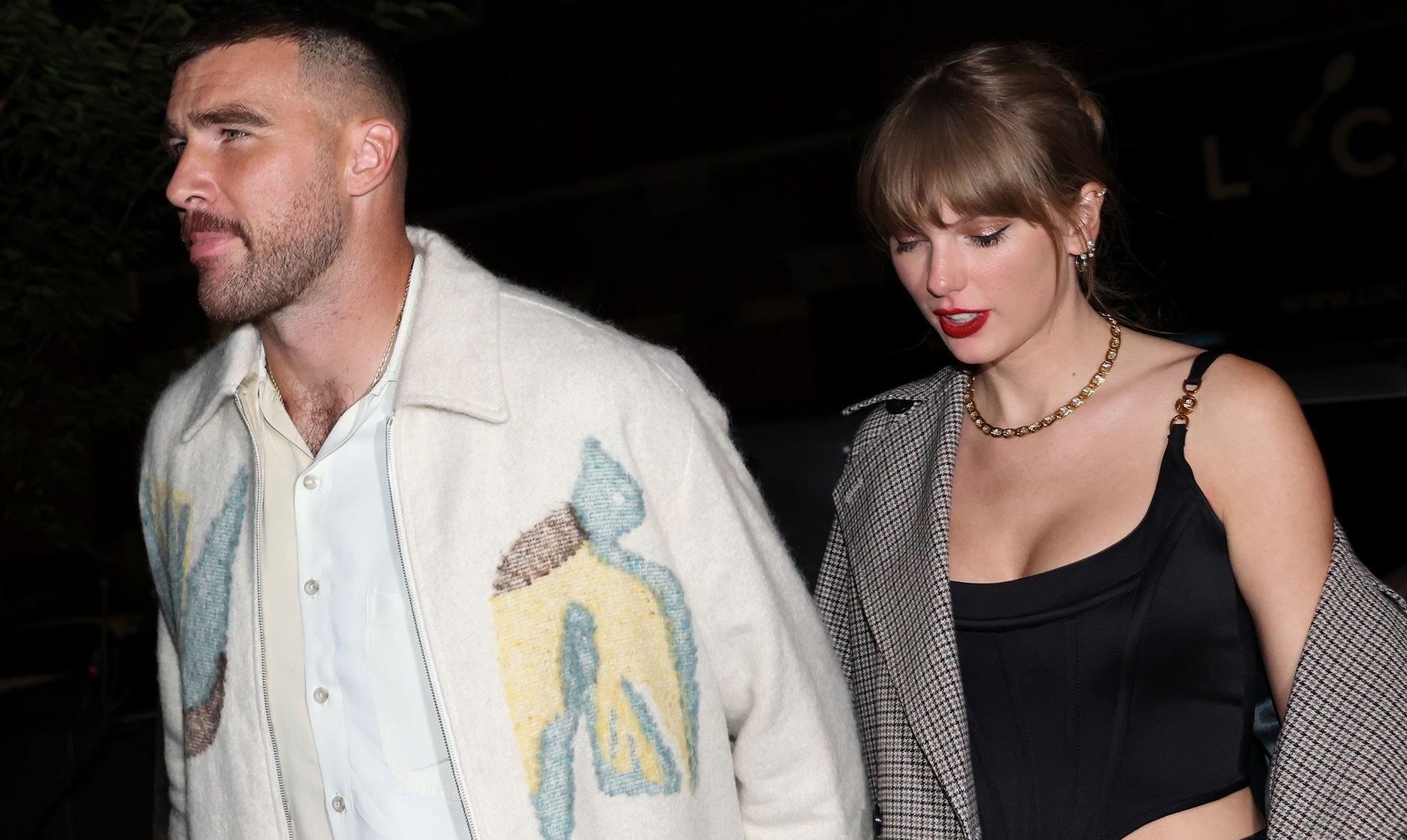 Tinh yeu nong nhiet cua Taylor Swift va cau thu cao 1,96 m hinh anh