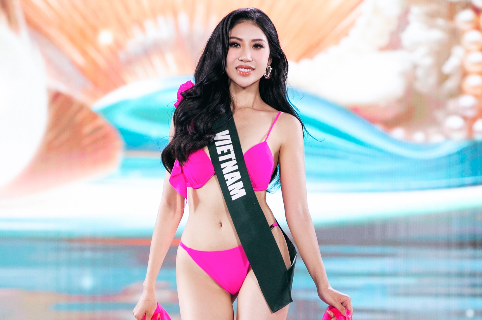 Dan nguoi dep Hoa hau Trai Dat khoe hinh the voi phan thi ao tam hinh anh