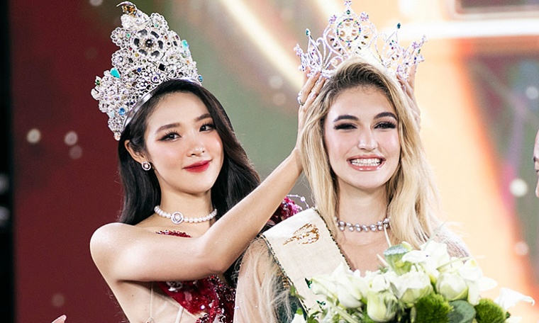 Nguoi dep Albania dang quang Hoa hau Trai Dat tai Viet Nam hinh anh