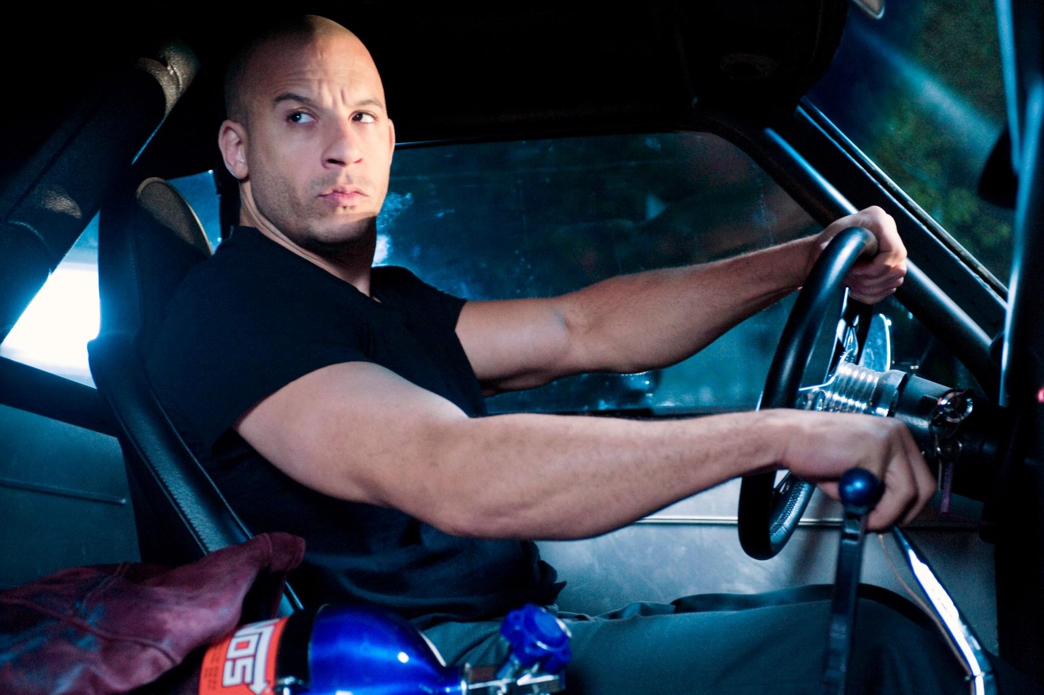 Vin Diesel bi tro ly cu to quay roi tinh duc hinh anh