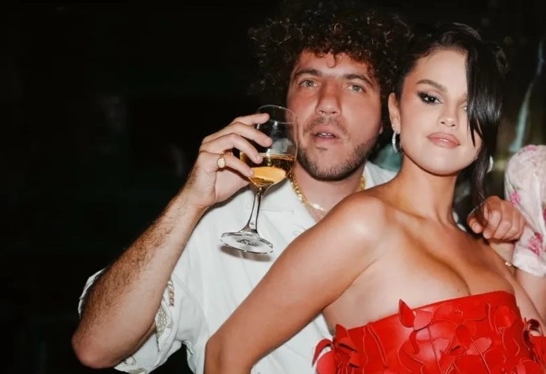 Selena Gomez quan quyt ban trai hinh anh