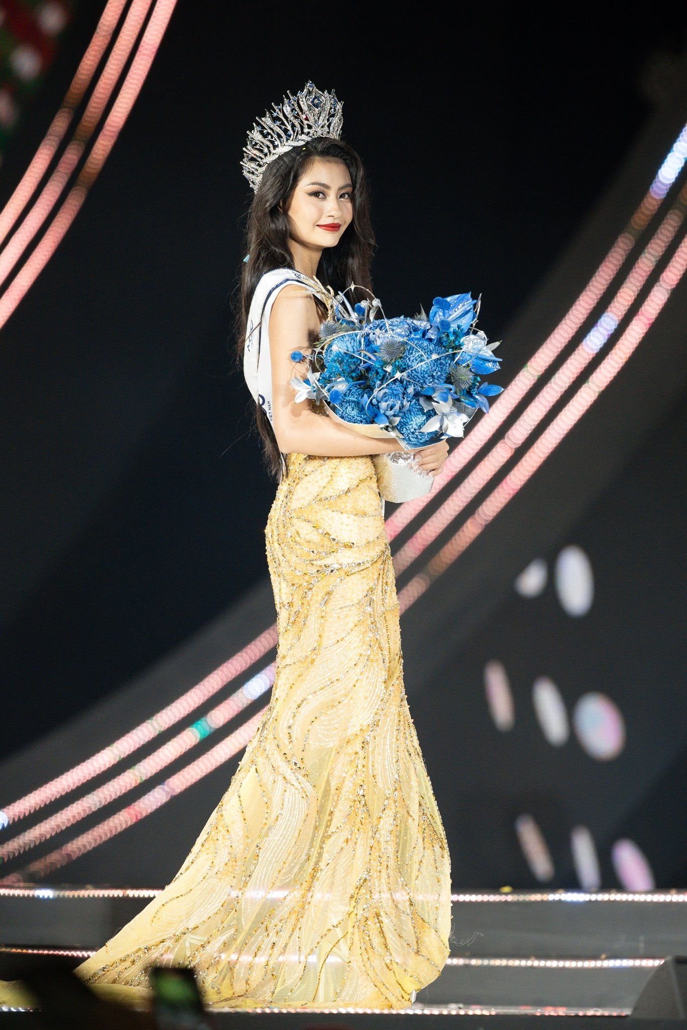 Hoa hau Hoan vu anh 8