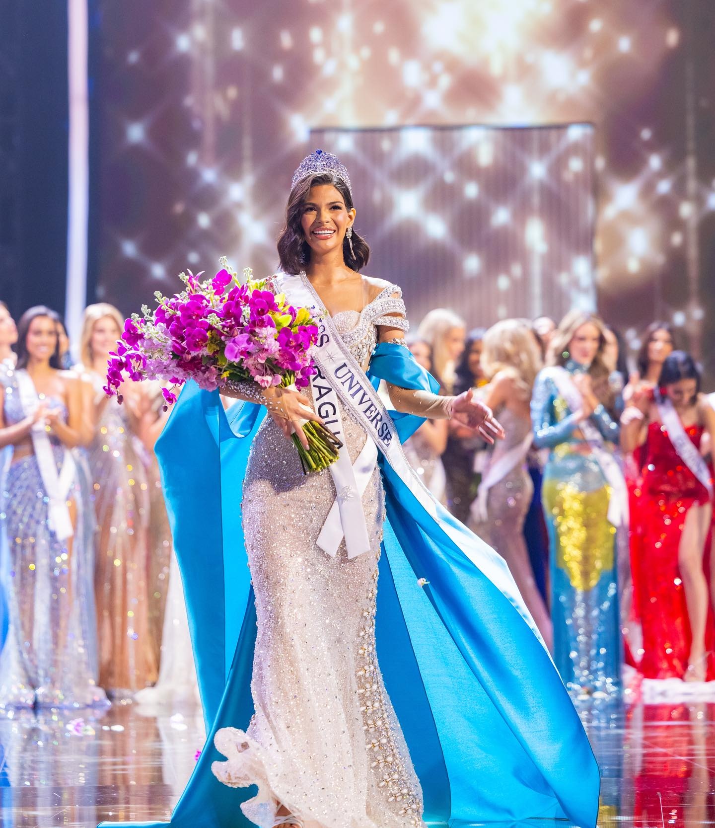 Hoa hau Hoan vu anh 13