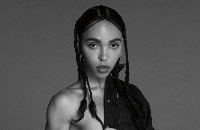 Anh goi duc cua ca si Anh va nhung chien dich thoi trang bi chi trich hinh anh