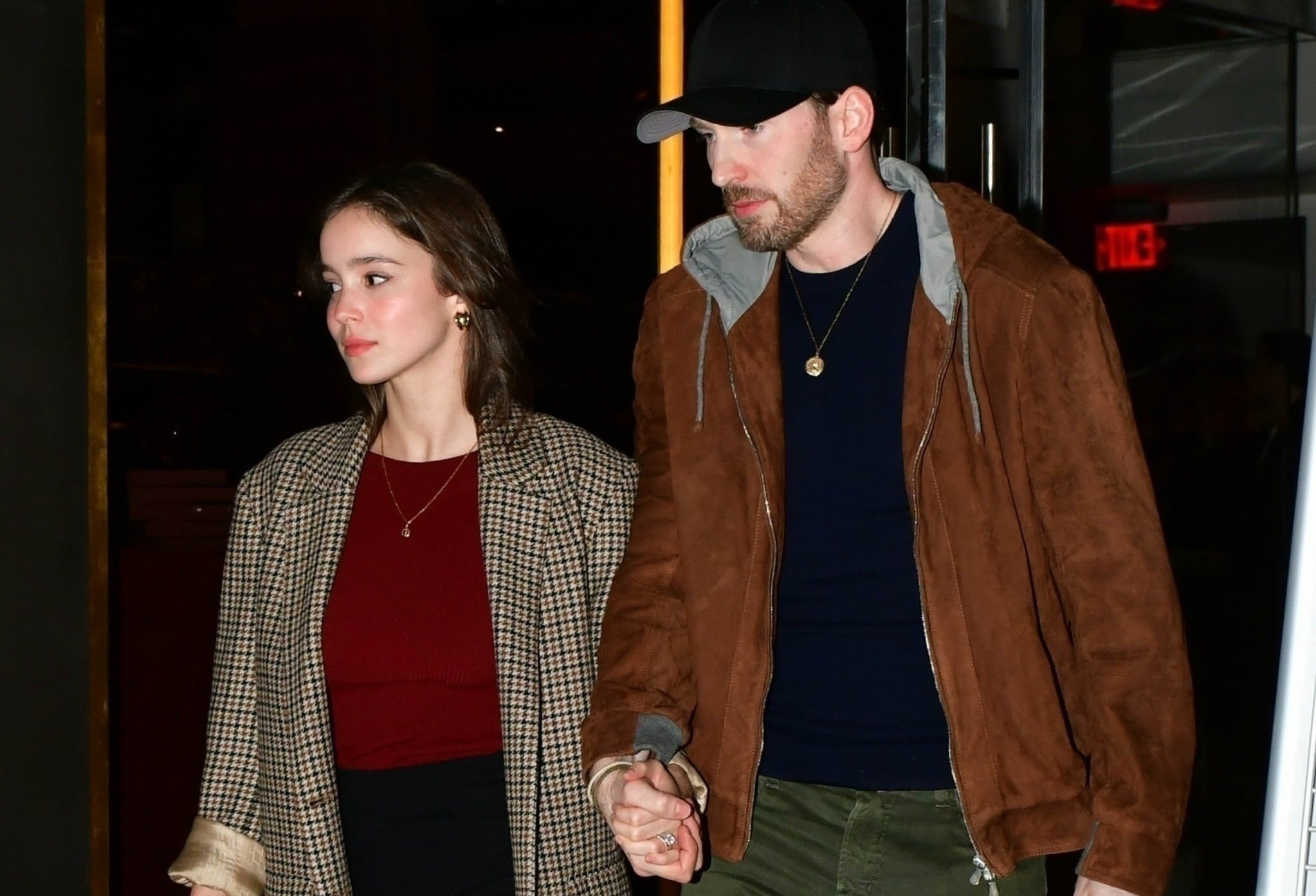 Hinh anh hiem hoi cua 'doi truong My' Chris Evans ben vo kem 16 tuoi hinh anh