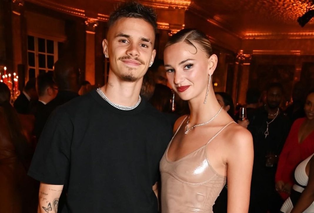 Romeo Beckham va ban gai sau khi roi dinh thu 31 trieu bang Anh hinh anh