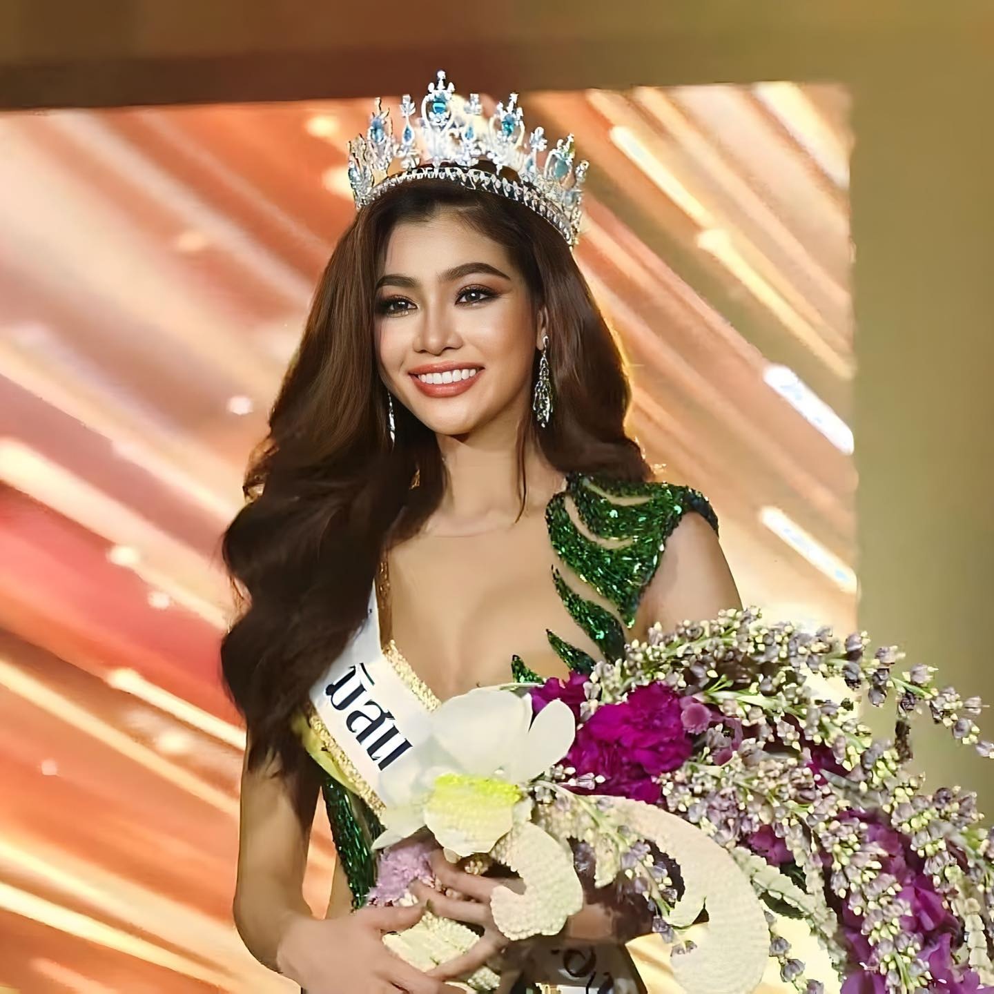 Hoa hau Thai Lan anh 1