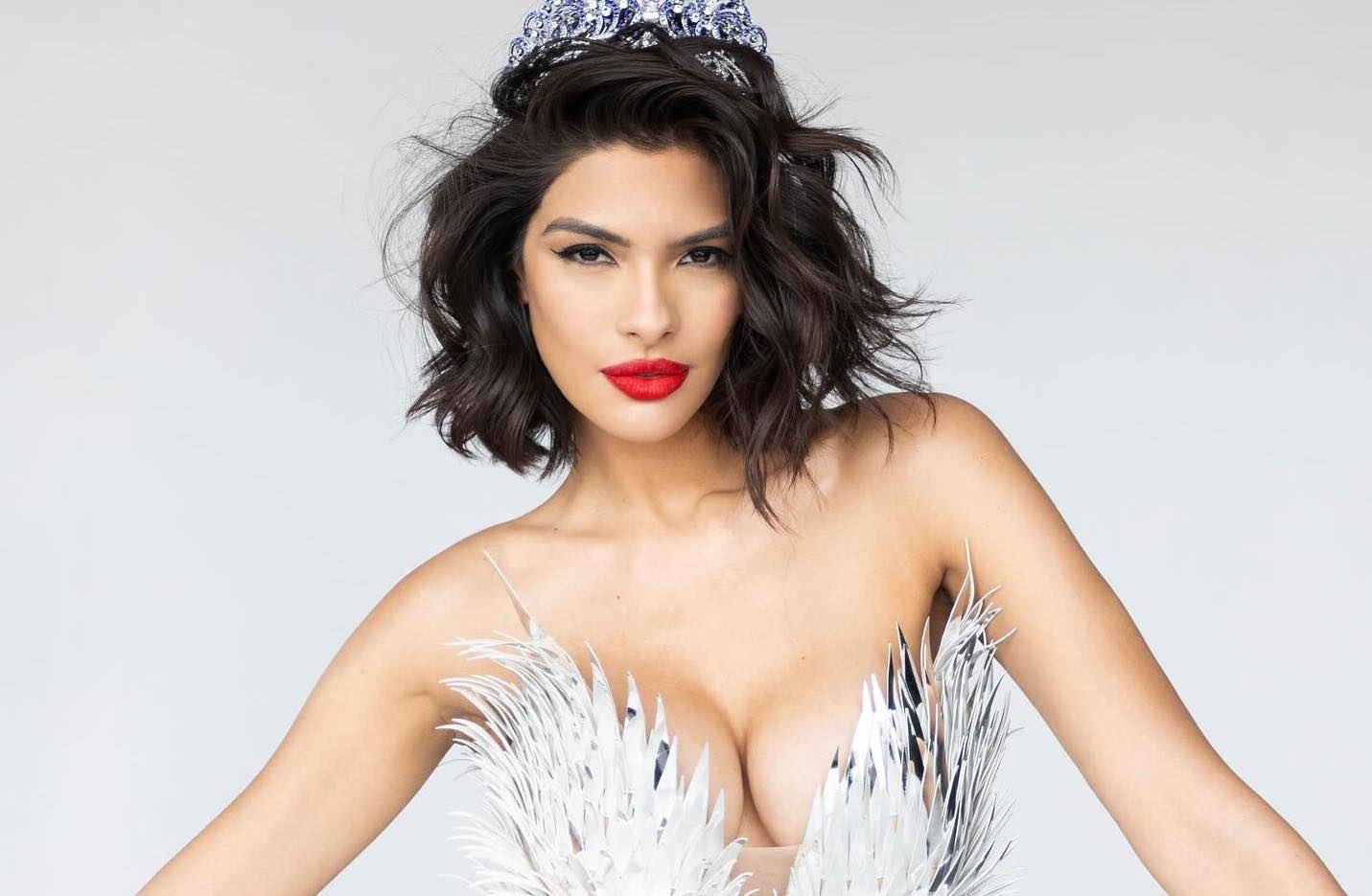 Hoa hau dep nhat nam 2023 hinh anh