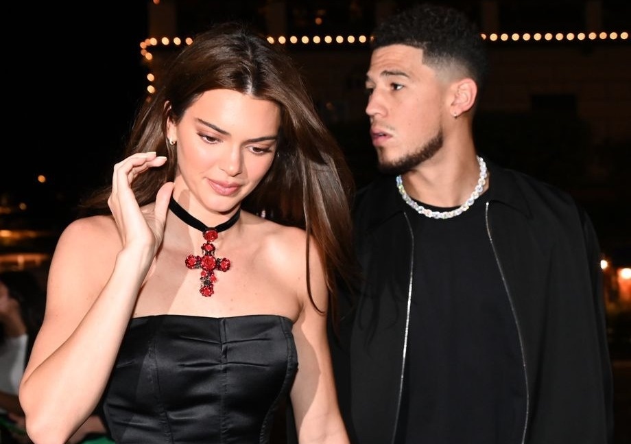 Kendall Jenner lai hen ho cau thu bong ro hinh anh