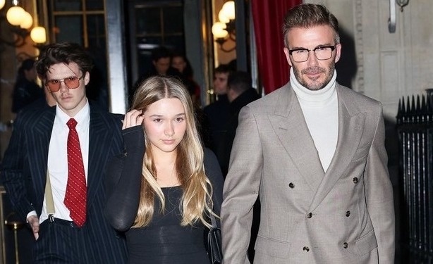 Harper Beckham noi bat tai show thoi trang cua me hinh anh