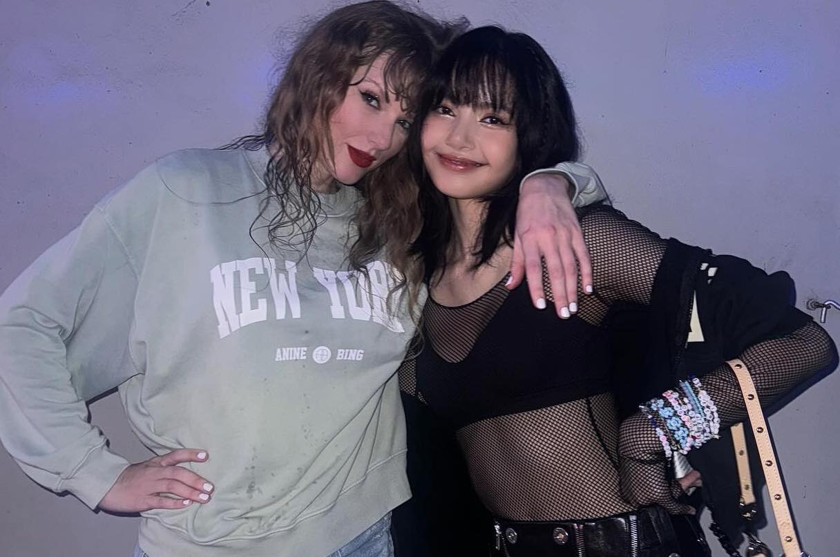 Lisa chung khung hinh voi Taylor Swift hinh anh