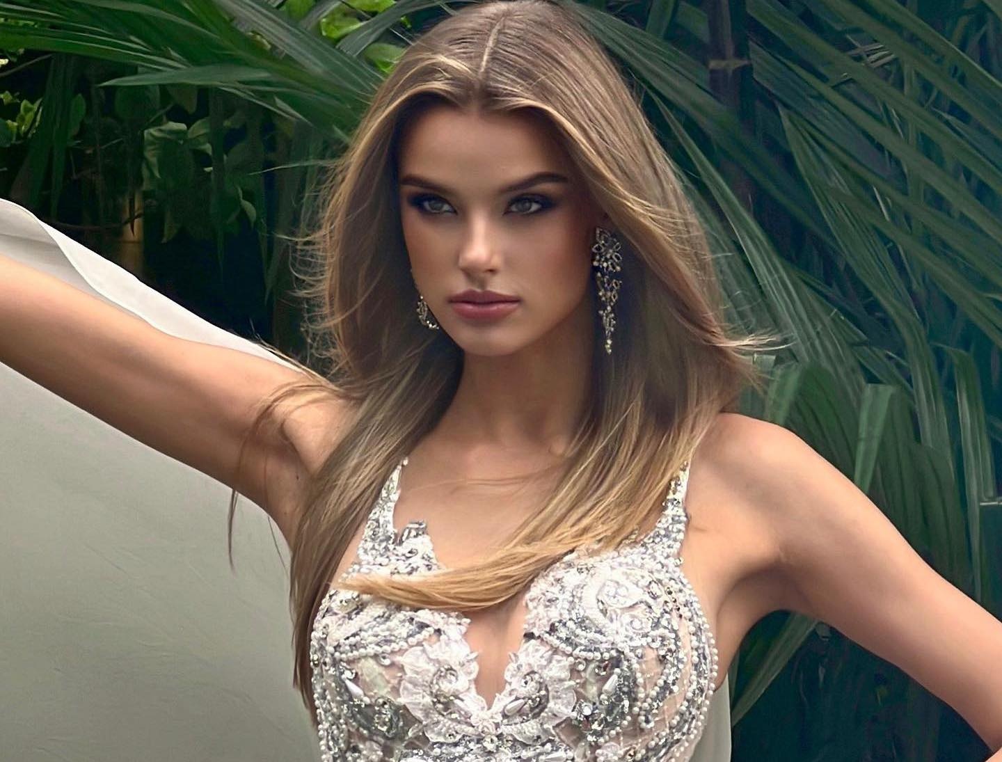 Ai se dang quang Hoa hau The gioi toi nay? hinh anh