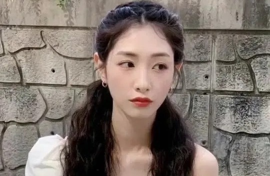 Nu ca si Trung Quoc qua doi o tuoi 25 hinh anh