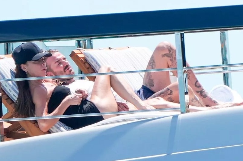 Vo chong Beckham nghi duong tren sieu du thuyen 20 trieu USD hinh anh