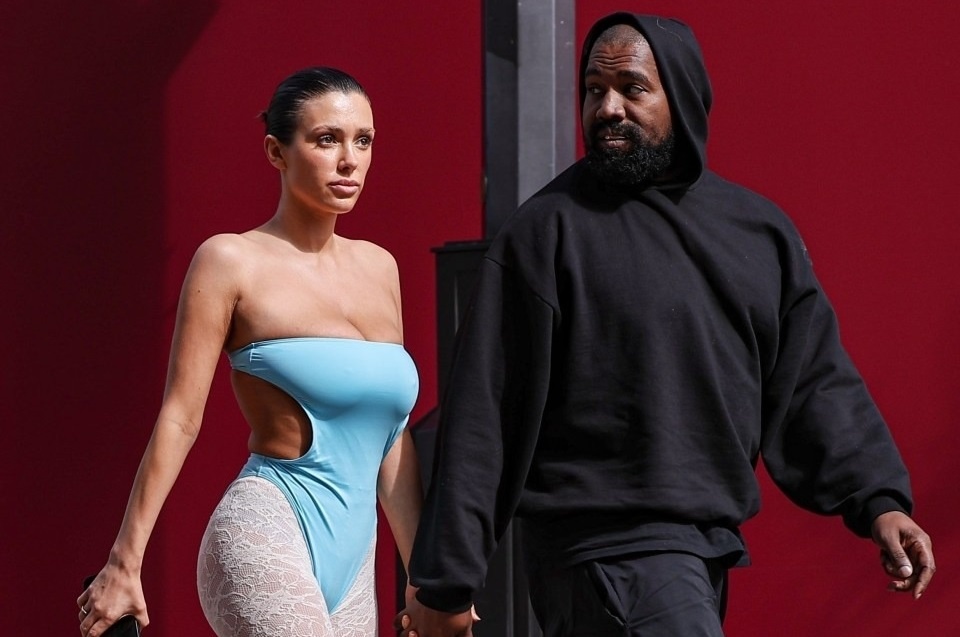 Vi sao Kanye West ep vo mac ho phan cam? hinh anh