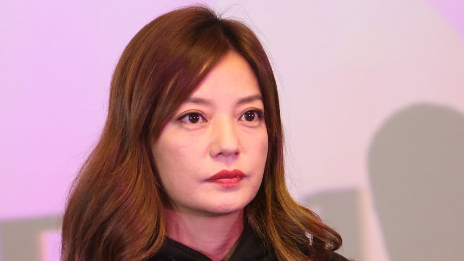 Trieu Vy bi phong toa co phan tri gia 5 trieu NDT hinh anh